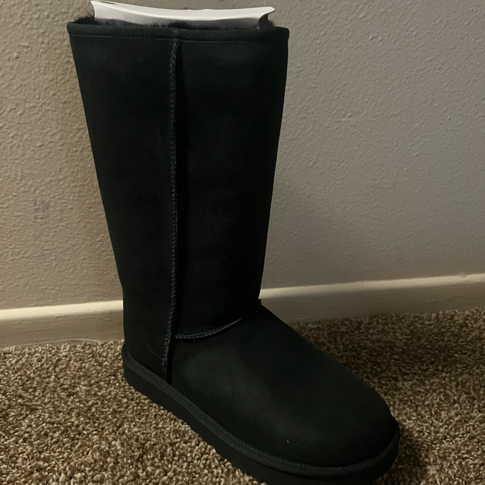 Uggs brand new size 8